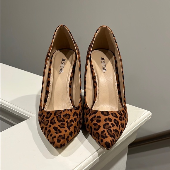 JustFab Holly Leopard Print Block Heel Pumps - Picture 4 of 6